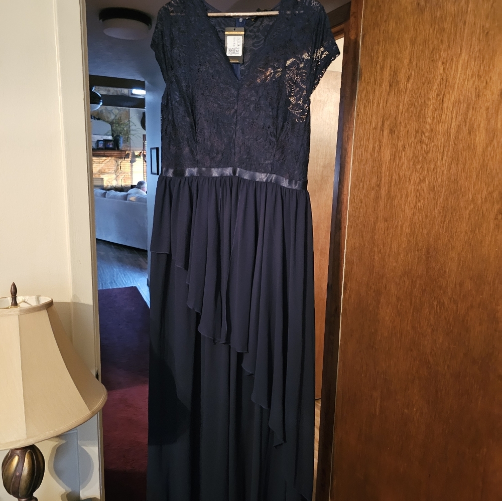 Elegant Navy Lace Evening Gown